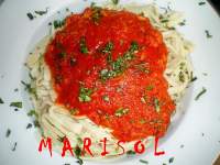   Cintas con tomate y albahaca