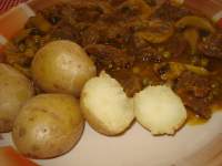   GOULASH A MI MANERA CON PAPITAS ARRUGADAS