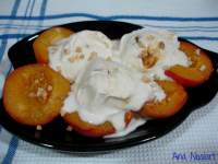   ALBARICOQUES GRATINADOS CON HELADO DE VAINILLA Y MACADAMIA