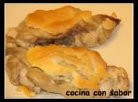   Manitas de cerdo con all i oli
