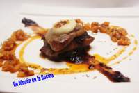   MILHOJAS IBÈRICO CON CHUTNEY DE CEBOLLA ROJA