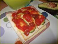   TORTITAS DE TRIGO DE JAMON YORK Y QUESO CON SALSA MEJICANA