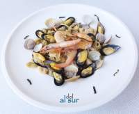   Pasta fresca casera de trigo duro  con  alga kombu y marisco 