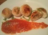   Bollitos pelones fritos rellenos con carne