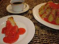   Budín de arroz con salsa de frutillas crudas