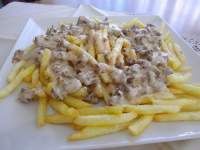   Patatas con salsa strogonoff.