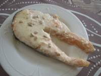 
Salmon en salsa de crema y almendras parve  