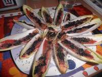   ENSALADA DE ENDIVIAS CON PIQUILLOS Y SALMÓN AHUMADO