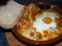   Cazuela gratinada de pisto con huevo