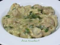   CHAMPIÑONES EN SALSA DE VINO BLANCO 