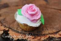  Cupcake y frosting de vainilla