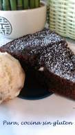   Bizcocho de cacao y chispas blancas sin gluten en microondas