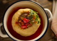   NIDOS DE PURÈ DE PATATA CON SANFAINA 