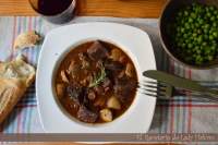   Boeuf Bourguignon o Guiso de carne en vino tinto, con bacon, cebollitas y champiñones de Julia Child - CWK