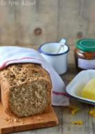 
Pan integral de semillas y jarabe de arce en panificadora  