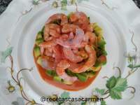   Ceviche de quisquilla sobre aguacate