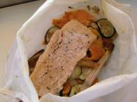   SALMÒN EN PAPILLOTE CON BONIATO, CALABACÌN Y PUERRO