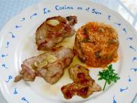   LOMITOS DE CERDO AL AJILLO CON ARROZ